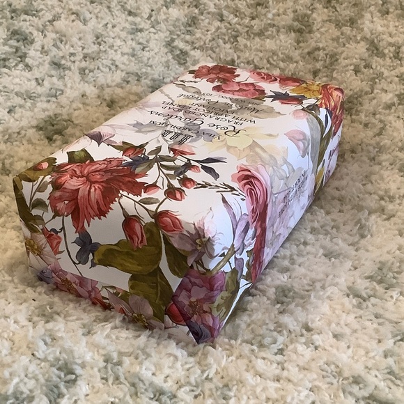 Vila Cardillium Rose Gardens Scented Floral Decor Soap NWT Portugal 10.50 oz - Picture 3 of 14